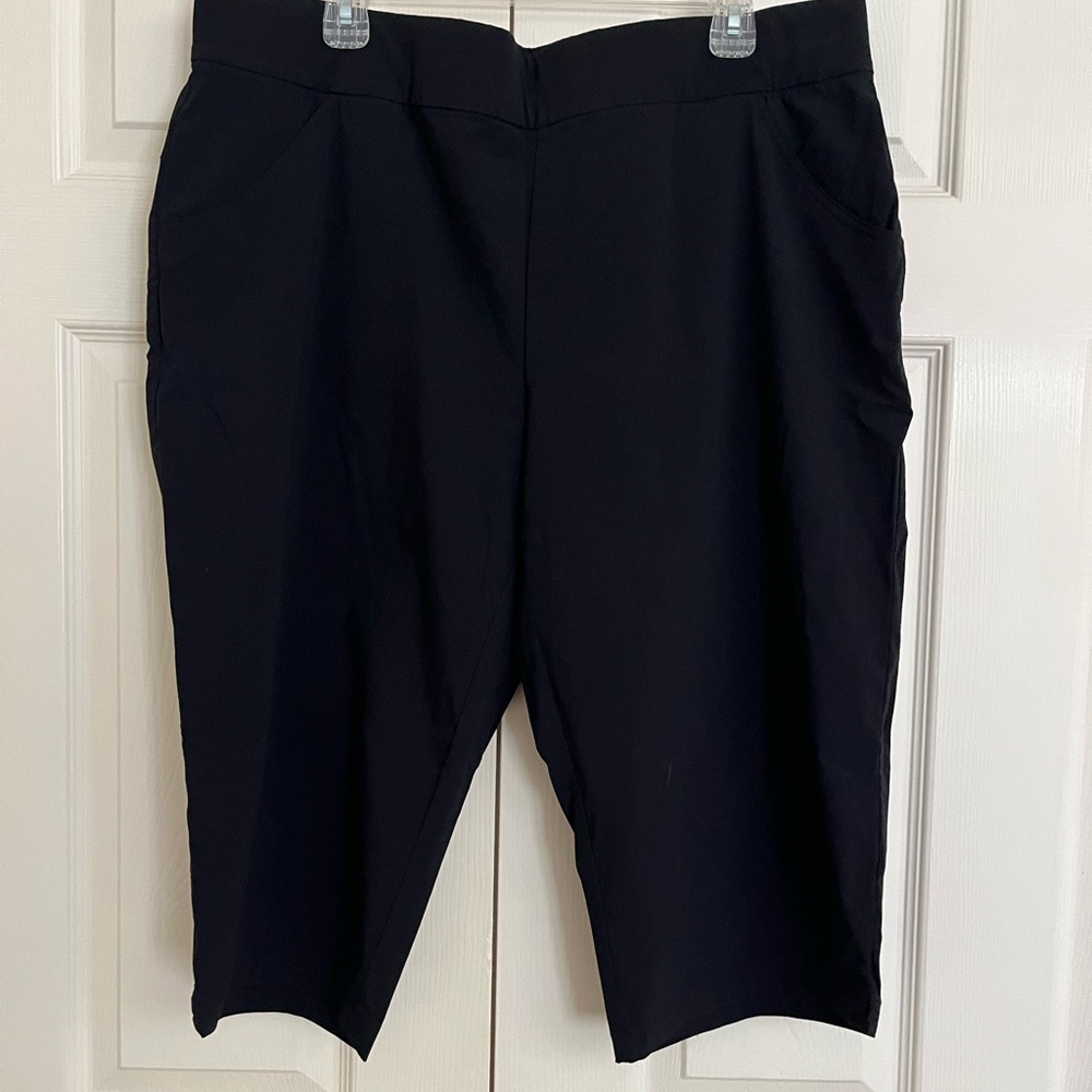 Columbia Women's Black Capri